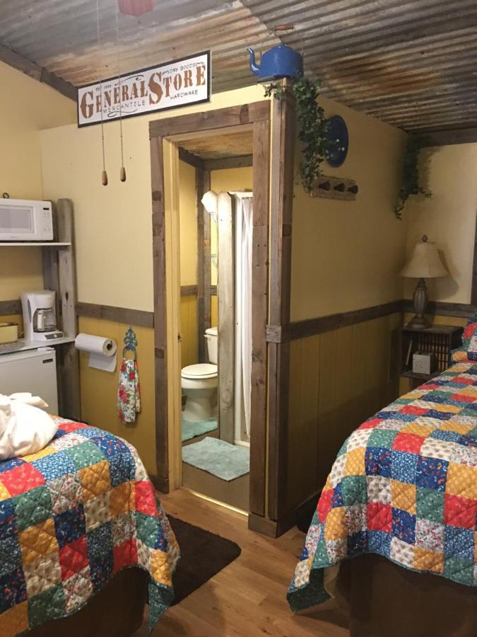 Acorn Hideaways Canton Charming Pioneer Suite 1890'S General Store 外观 照片