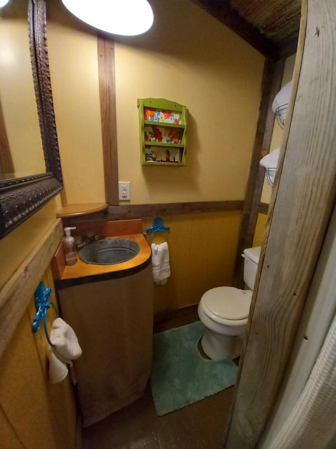 Acorn Hideaways Canton Charming Pioneer Suite 1890'S General Store 外观 照片