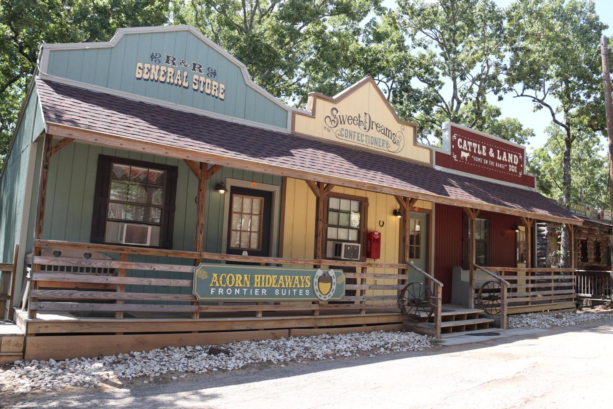 Acorn Hideaways Canton Charming Pioneer Suite 1890'S General Store 外观 照片