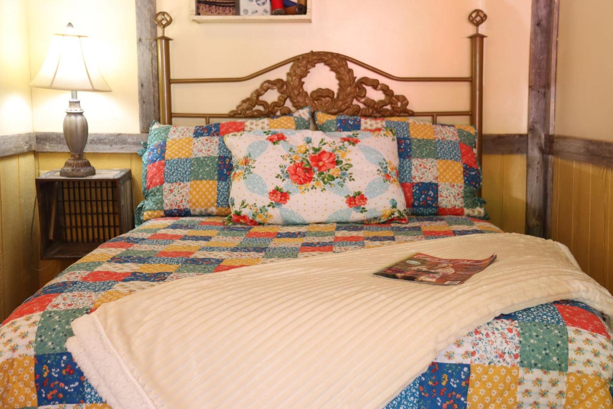 Acorn Hideaways Canton Charming Pioneer Suite 1890'S General Store 外观 照片